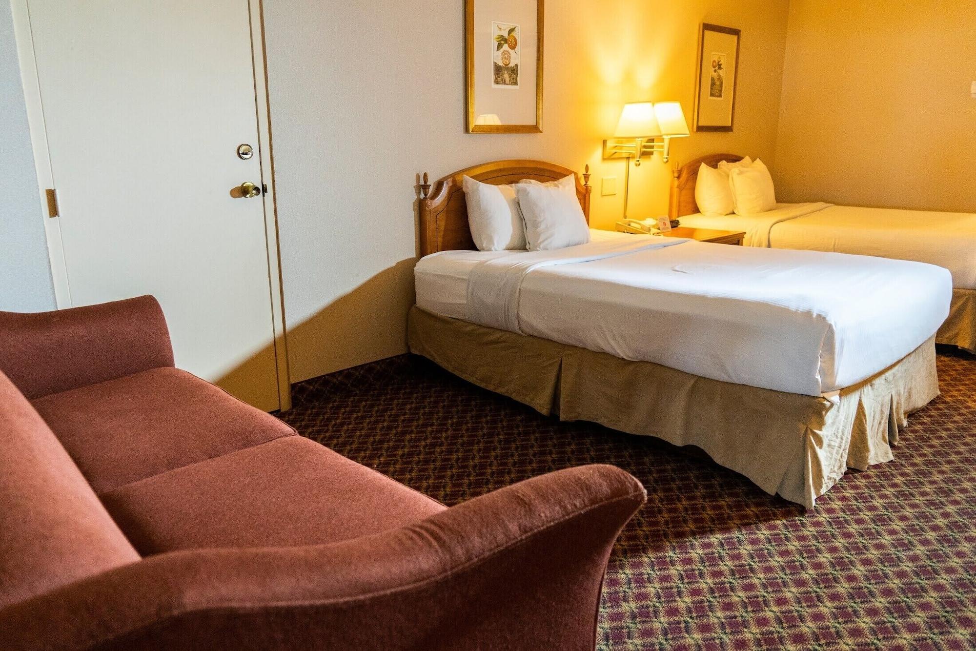 Ramada By Wyndham Topeka Downtown Hotel & Convention Center Esterno foto