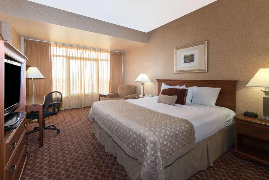 Ramada By Wyndham Topeka Downtown Hotel & Convention Center Camera foto