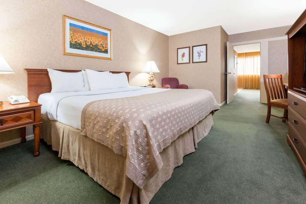 Ramada By Wyndham Topeka Downtown Hotel & Convention Center Camera foto